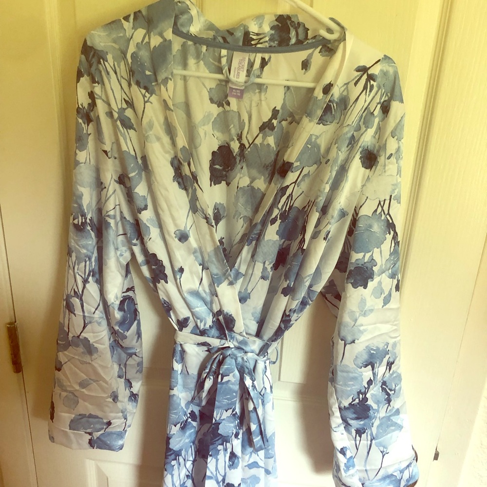 Blue floral robe